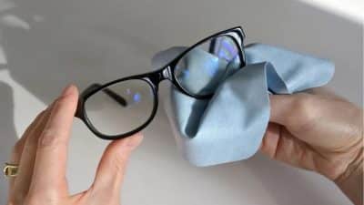 L'astuce ultime pour nettoyer vos lunettes sans les rayer en moins de 40 secondes