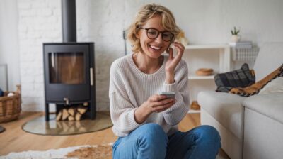 Comparaison entre poêle à granulés et pompe à chaleur : quelle option est la plus économique pour chauffer votre maison cet hiver ?